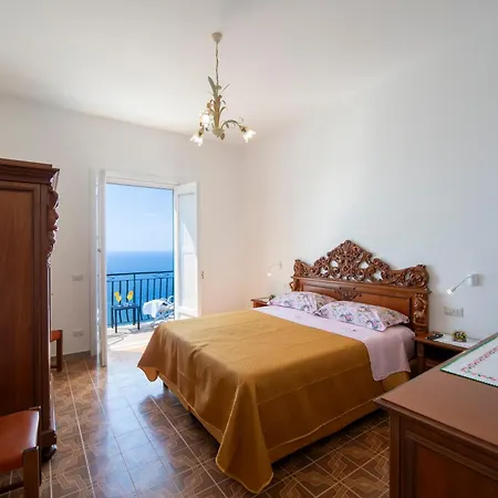 Casa Michele, 200 Steps To Heaven Holiday home *